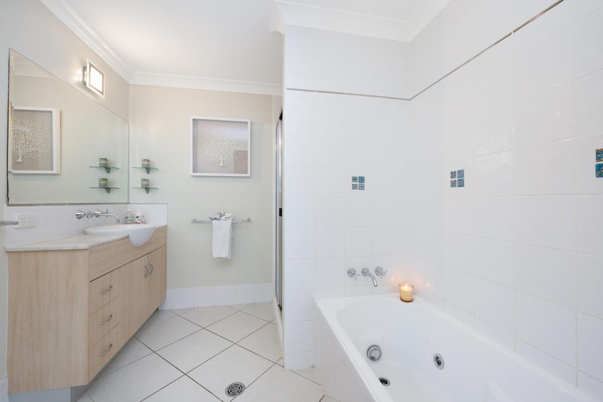 Apartment Breakwater 13 *