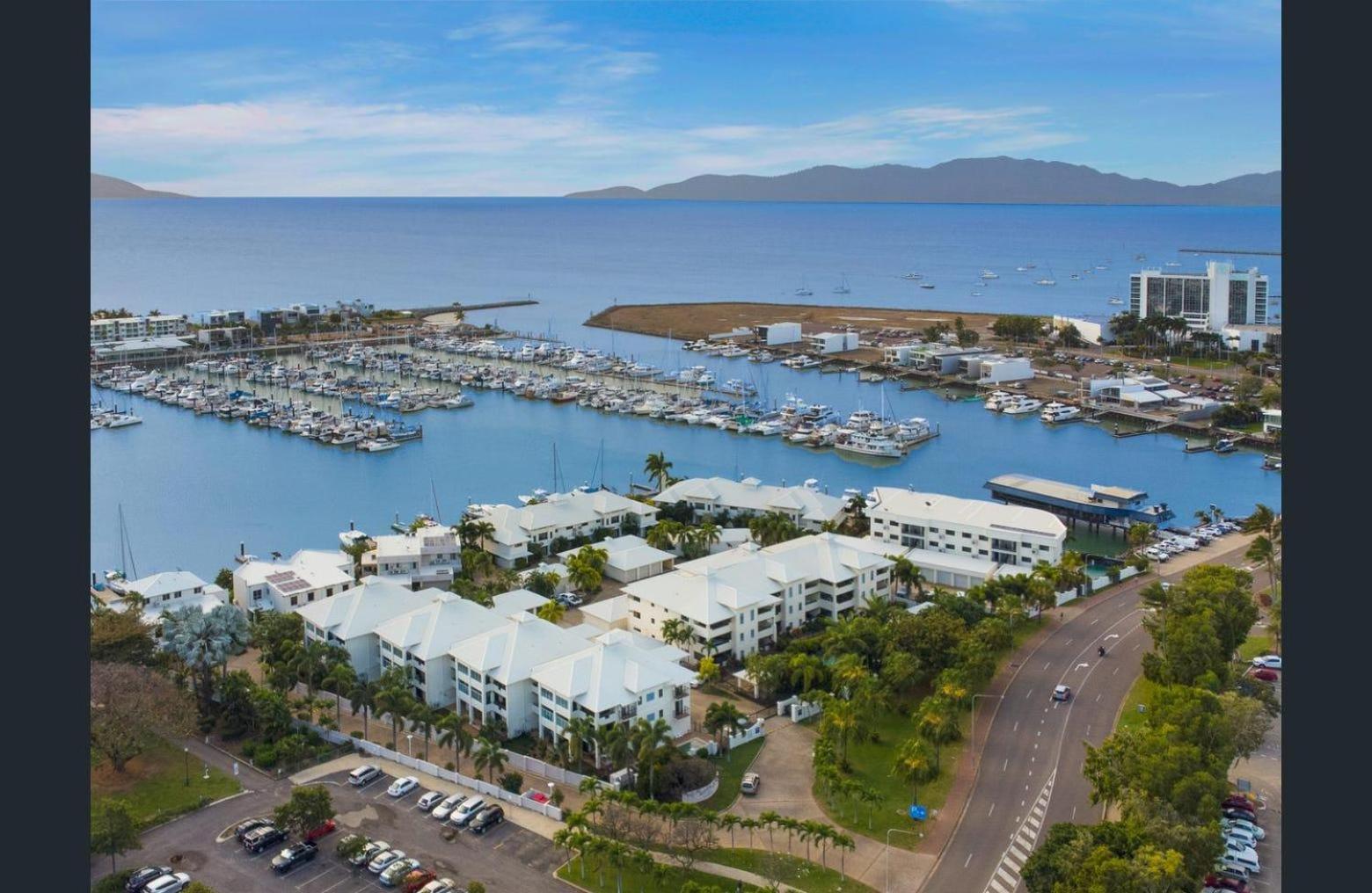 Breakwater 13 Apartment *