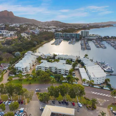 Breakwater 13 Townsville Exterior photo